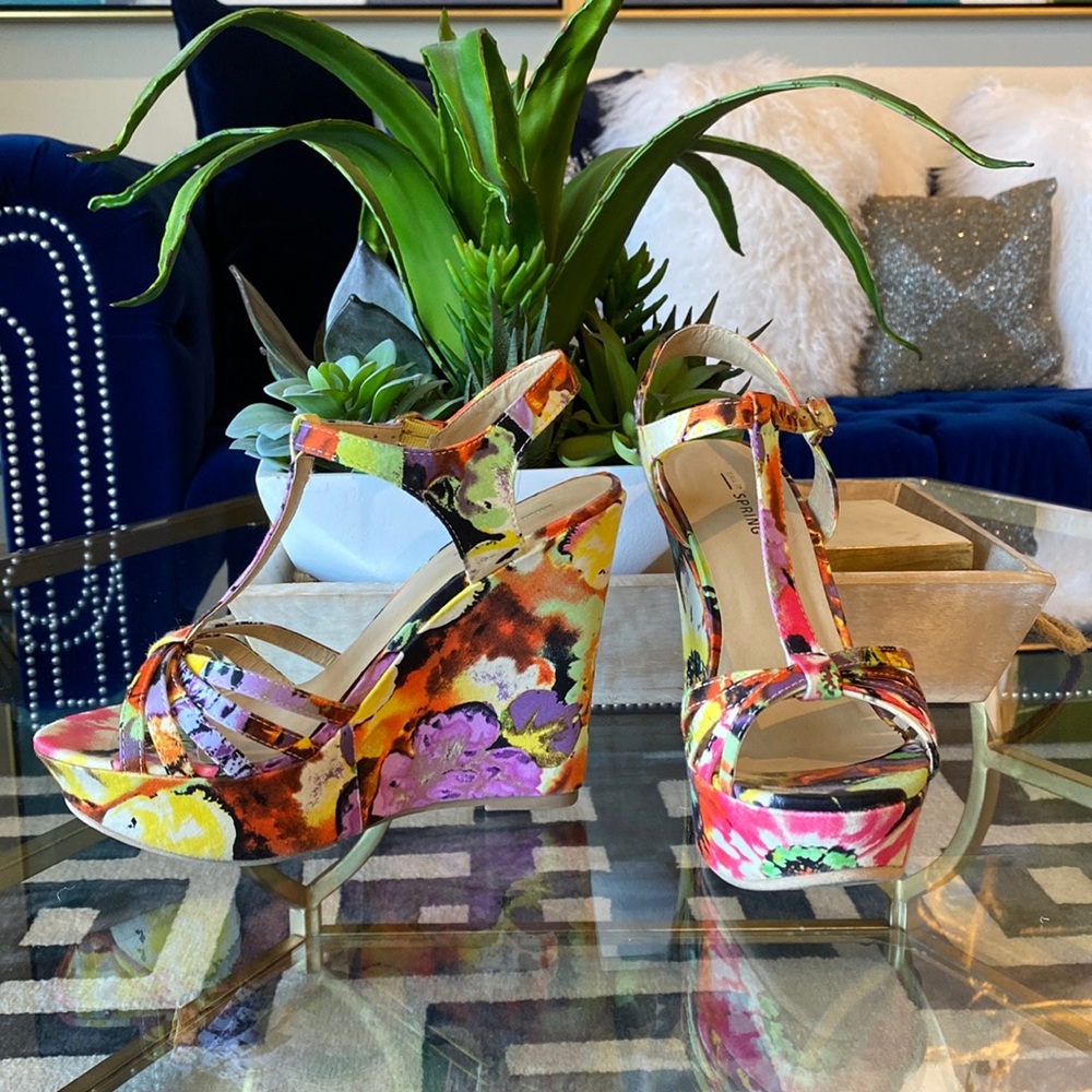 Abstract floral strappy wedges.